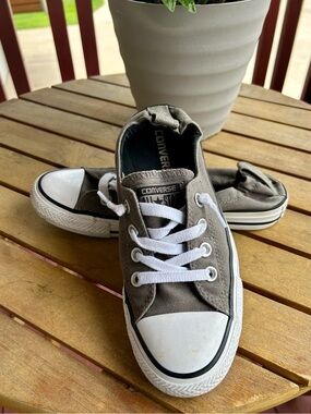 Converse Shoreline Slip On Low Top Sneakers in Gray and White Sz 7 EUC